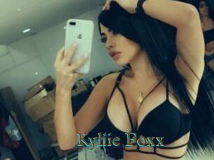 Kyliie_Foxx
