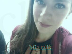 Mia_milk