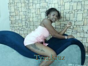 Tyra_kruz